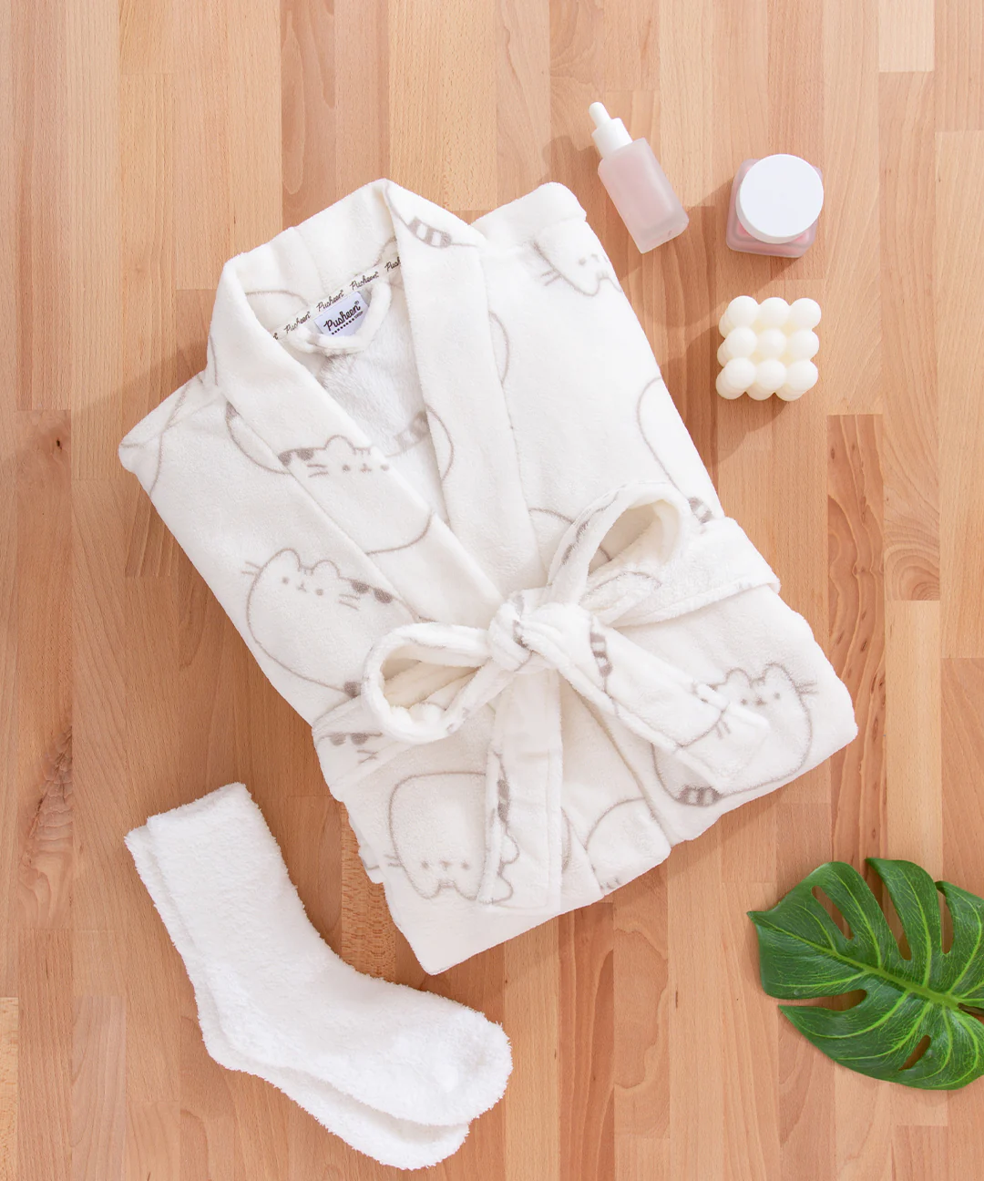 Pusheen Plush Robe - Image 4