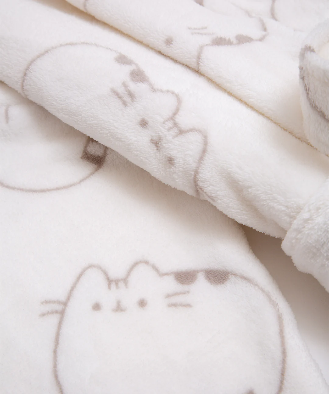Pusheen Plush Robe - Image 6