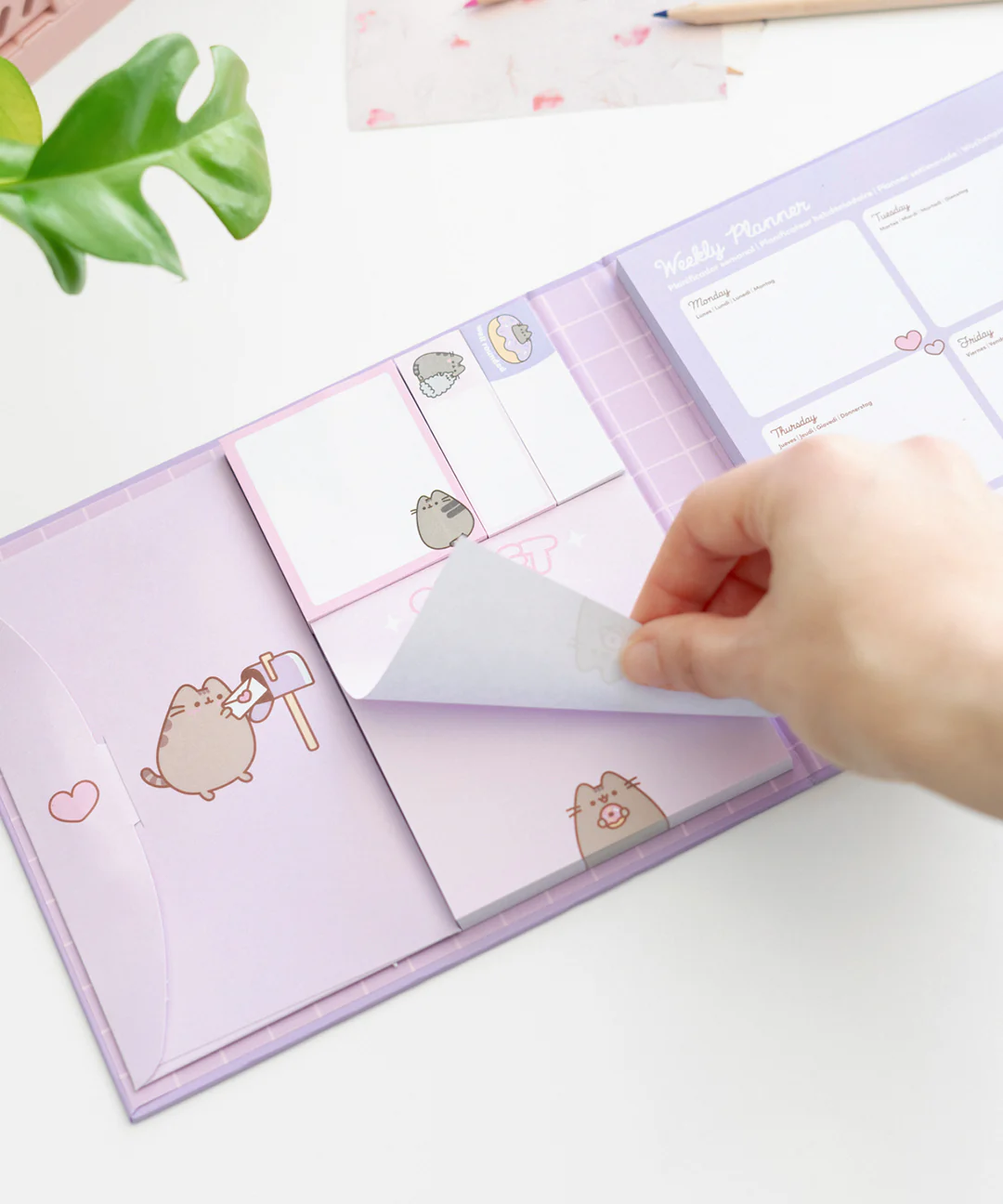 Pusheen Weekly Planner Binder - Image 3