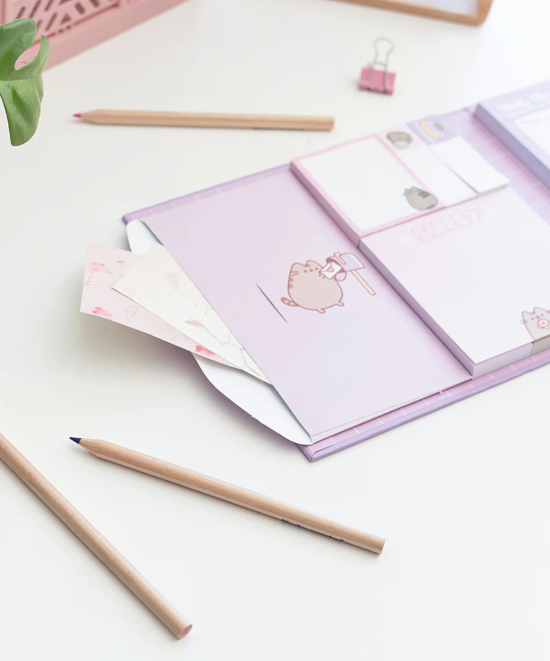 Pusheen Weekly Planner Binder - Image 4